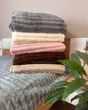 Elegant Super Soft Fleece Throw Blanket