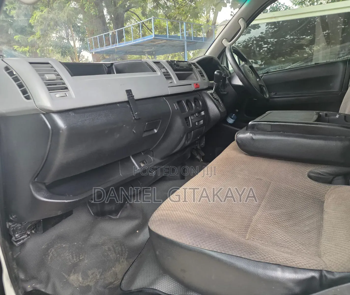 Toyota HiAce 2013 White