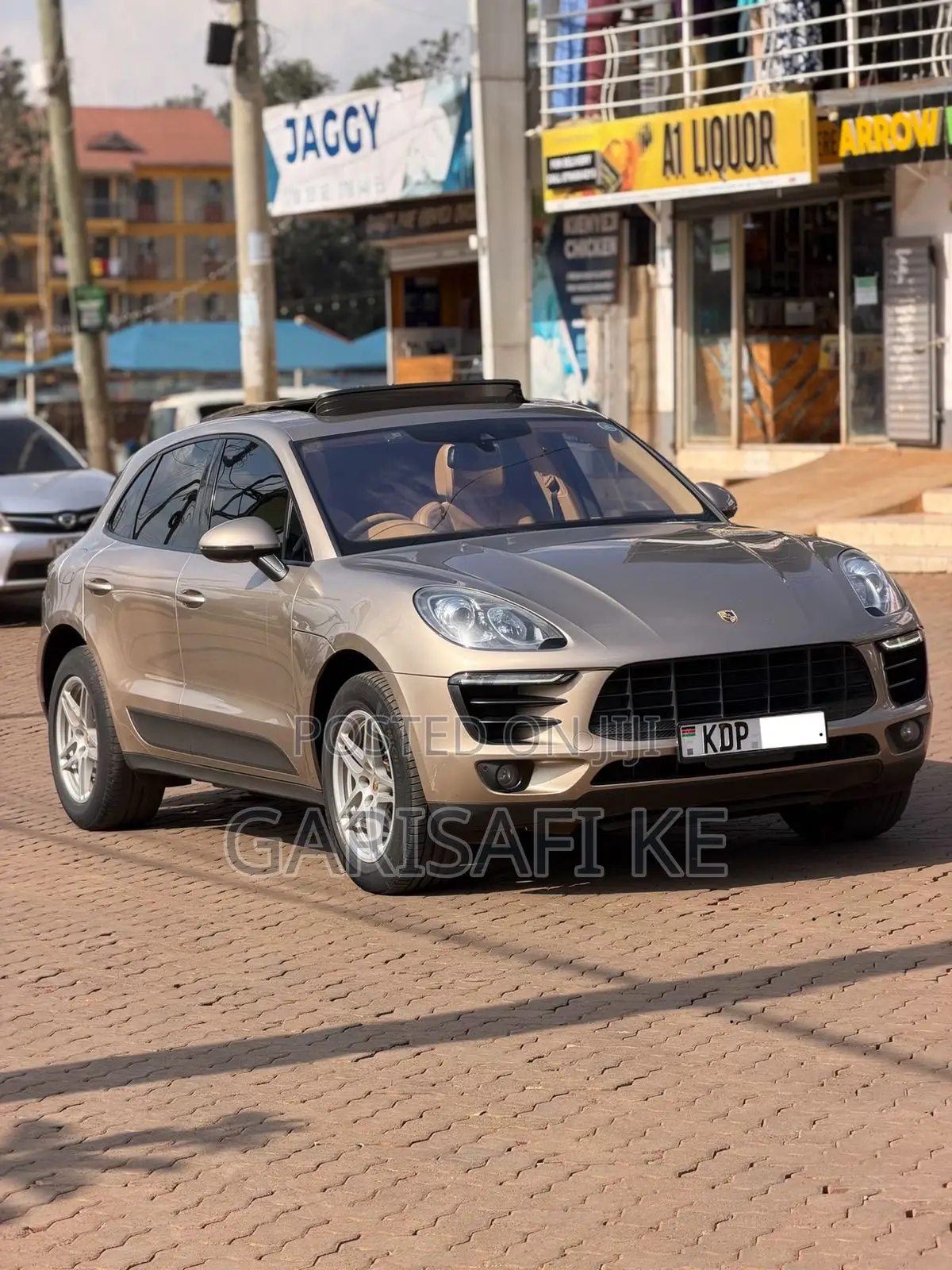 Porsche Macan 2017 Gold