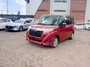Toyota Roomy 2018 Red