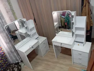 Modern Dressing Desk With Sliding Mirror