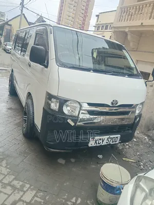 Toyota HiAce 2013 White