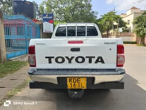 Toyota Hilux 2014 White