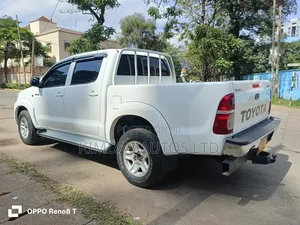 Toyota Hilux 2014 White