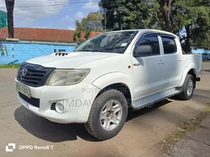 Toyota Hilux 2014 White