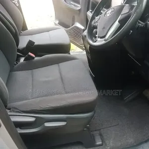 Toyota HiAce 2018 Silver
