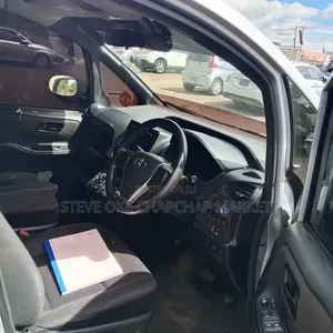 Toyota HiAce 2018 Silver