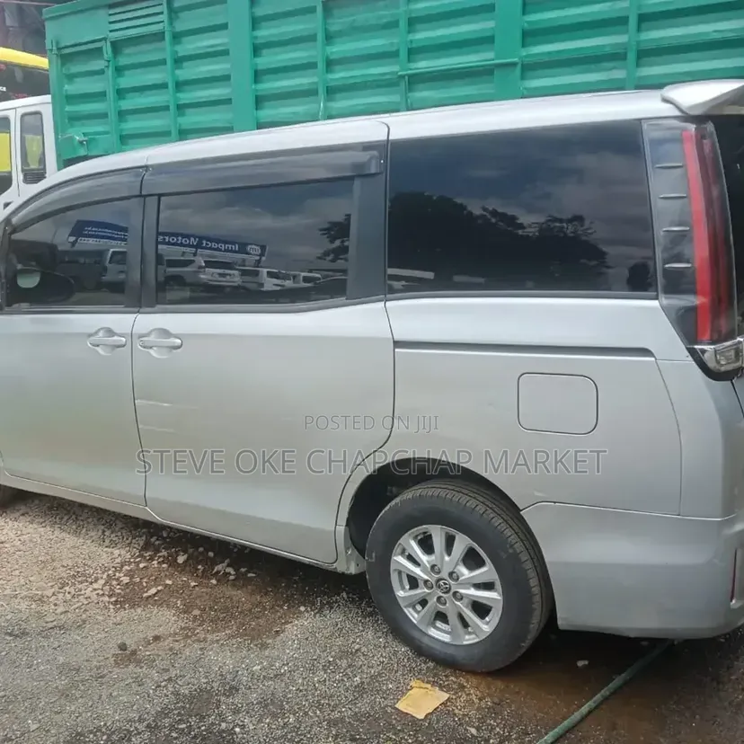 Toyota HiAce 2018 Silver