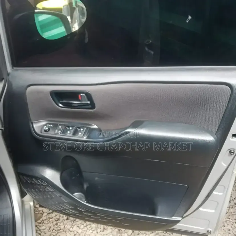 Toyota HiAce 2018 Silver