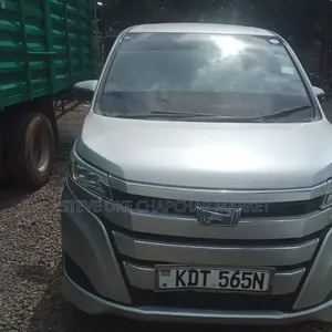 Toyota HiAce 2018 Silver