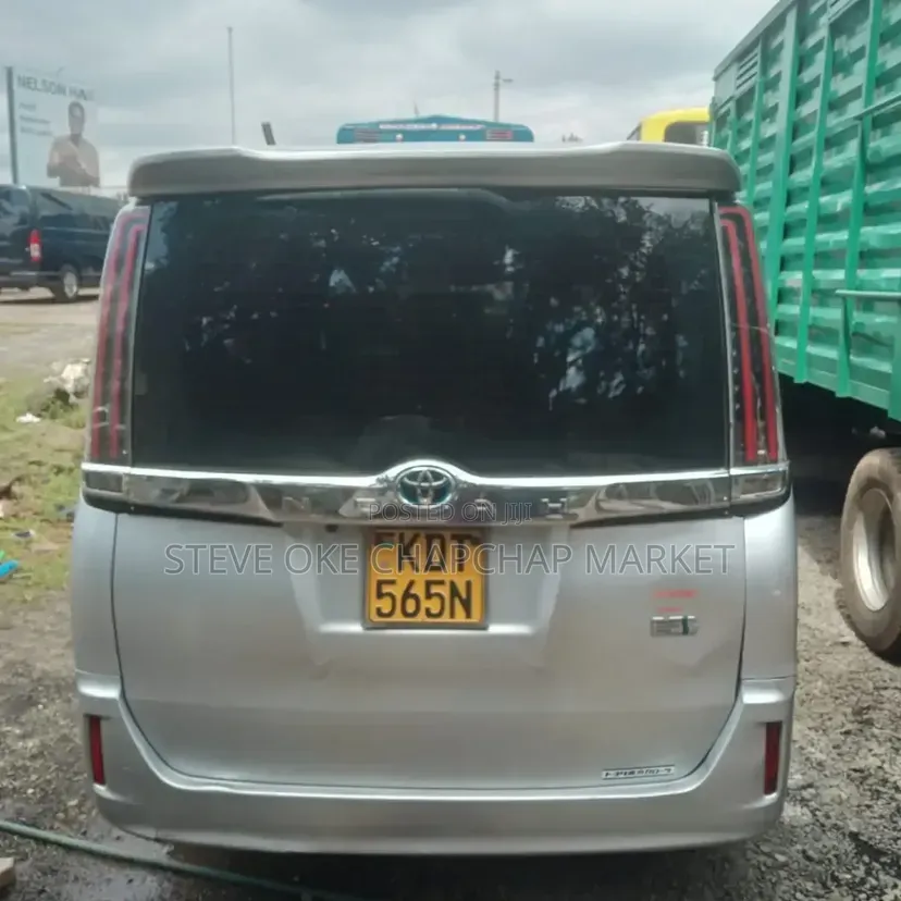 Toyota HiAce 2018 Silver