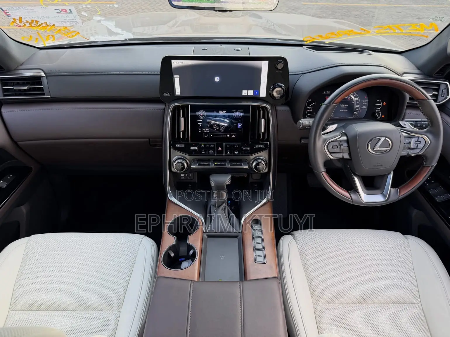 Lexus LX 2023