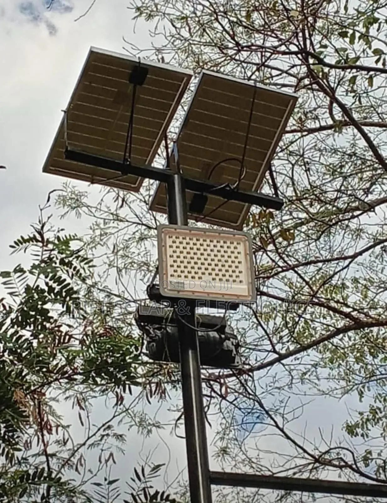 300 Watts Lithium Battery Inbuilt Automatic Solar Floodlight