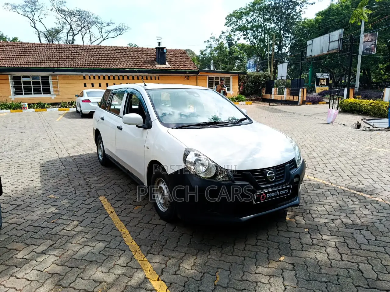 Nissan Advan 2018 White