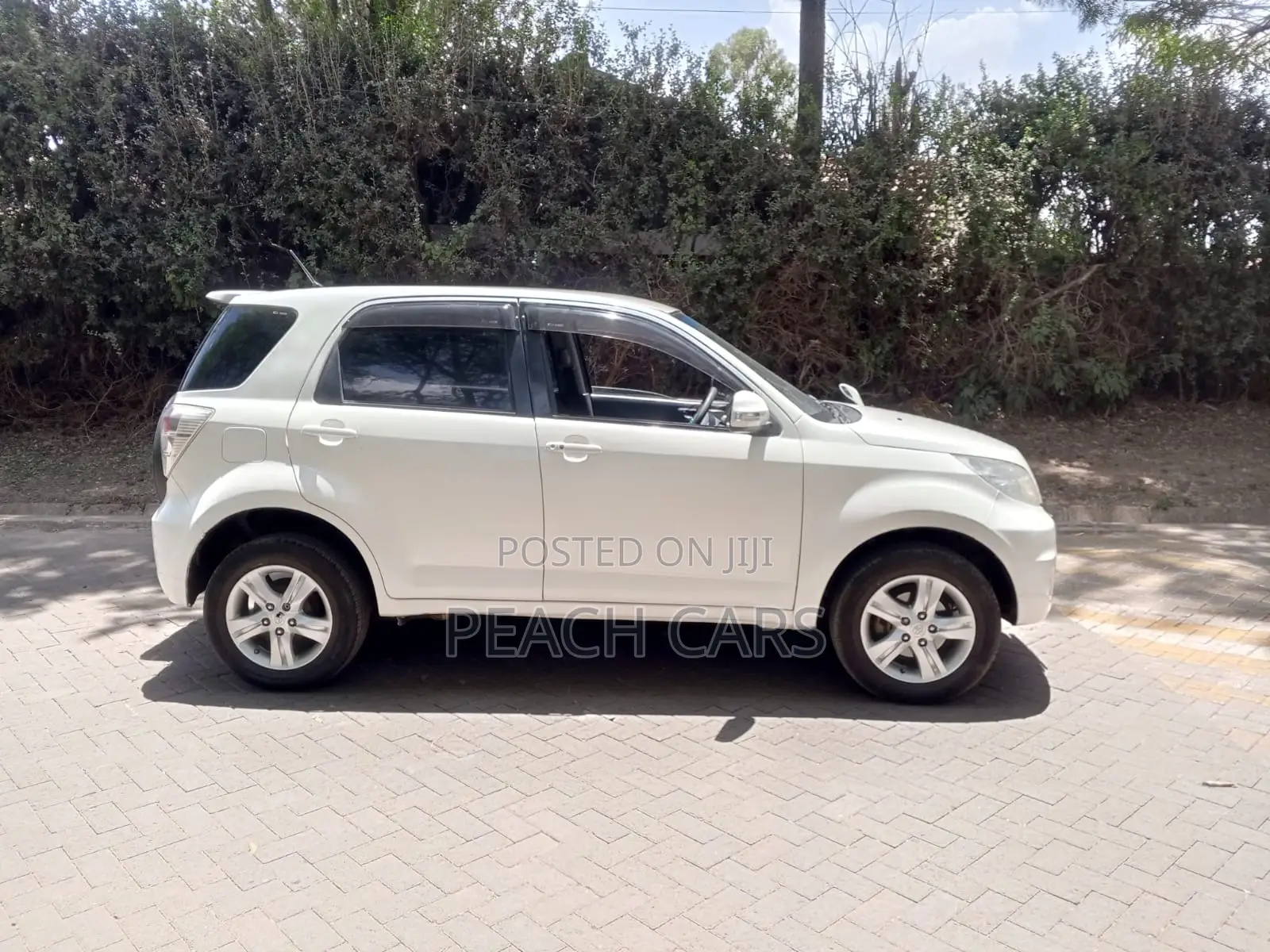 Toyota Rush 2009 White