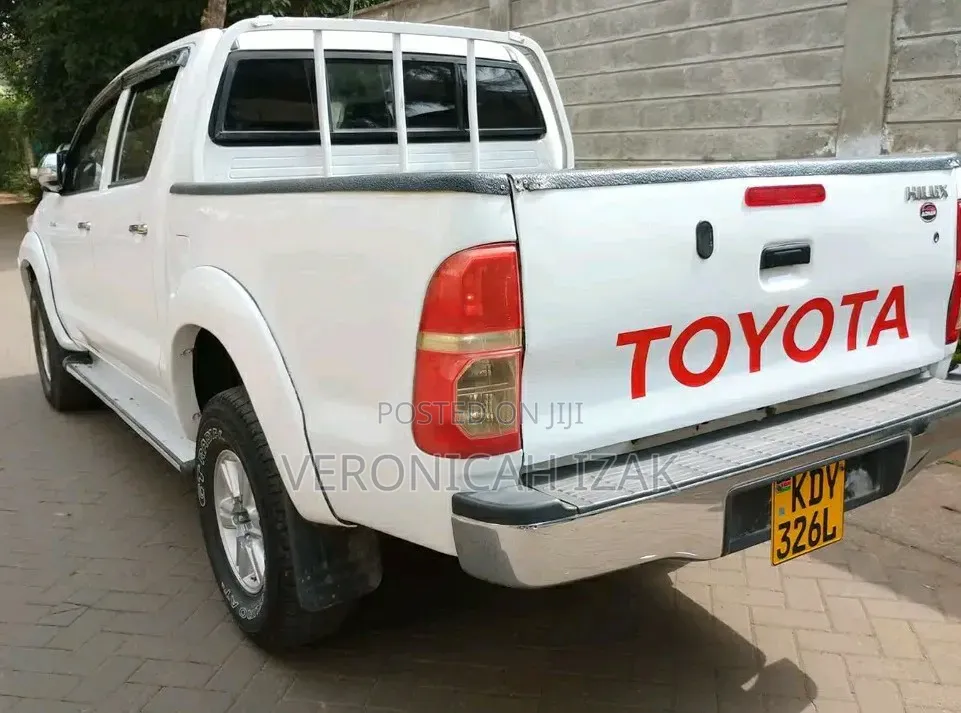Toyota Hilux 2015 White