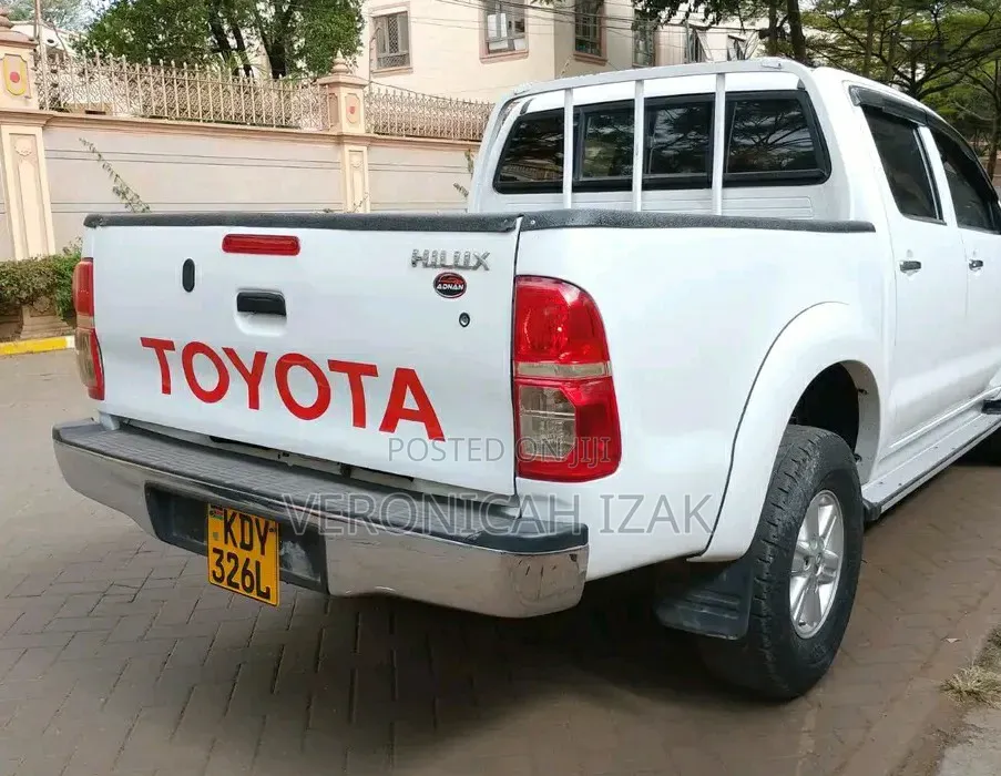 Toyota Hilux 2015 White