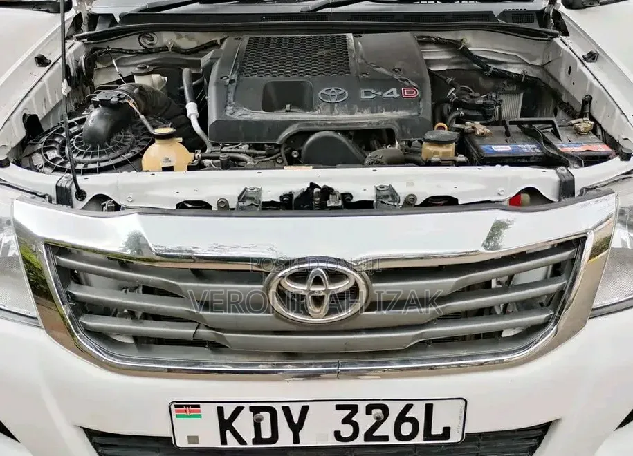 Toyota Hilux 2015 White
