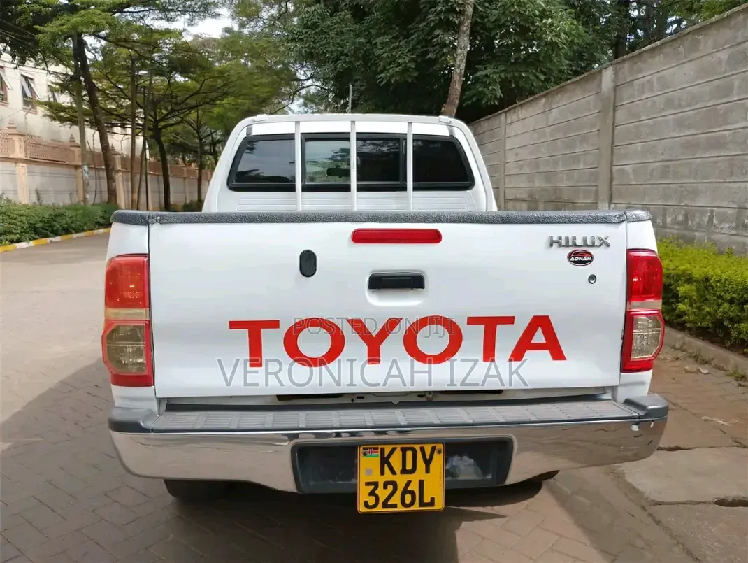 Toyota Hilux 2015 White