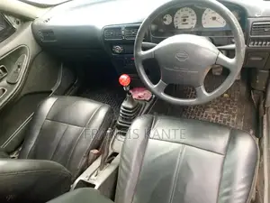 Nissan Wingroad 2005 Silver