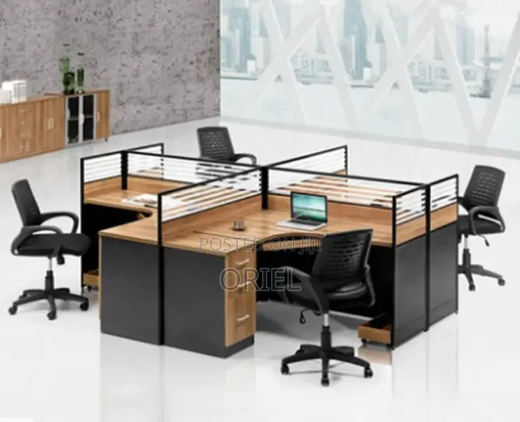 Office Workstation : Curved 4-Seater Workstation