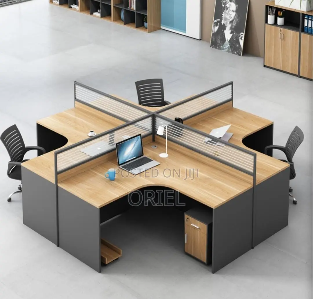 Office Workstation : Curved 4-Seater Workstation