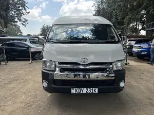 Toyota HiAce 2019 White