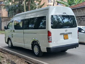 Toyota HiAce 2019 White