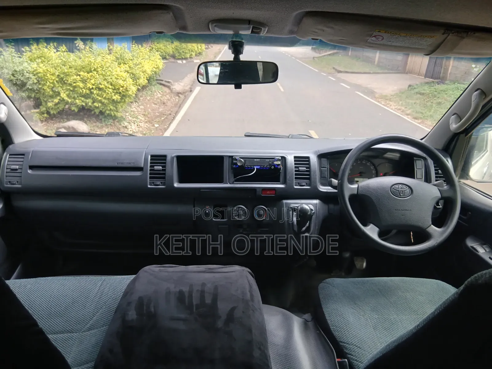Toyota HiAce 2019 White