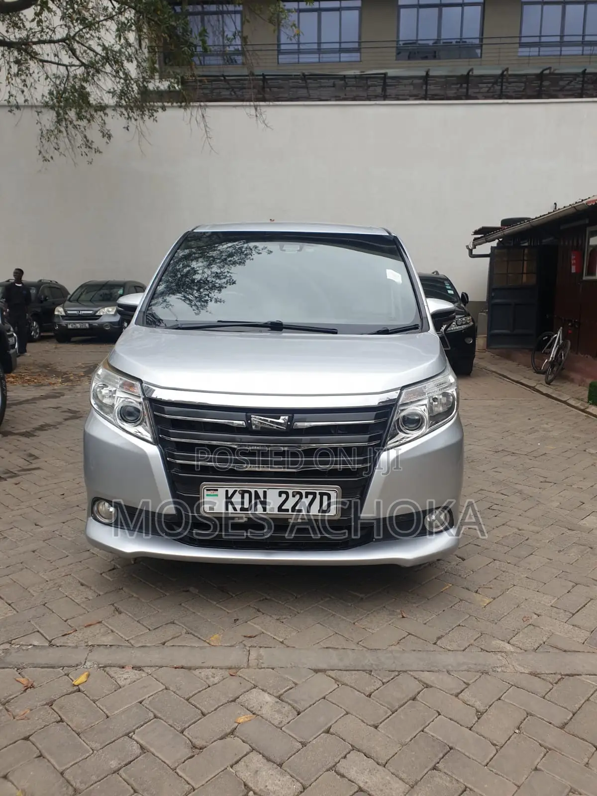 Toyota Noah 2016 Silver
