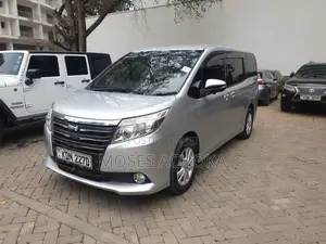 Toyota Noah 2016 Silver