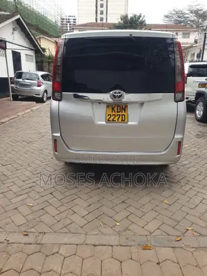 Toyota Noah 2016 Silver