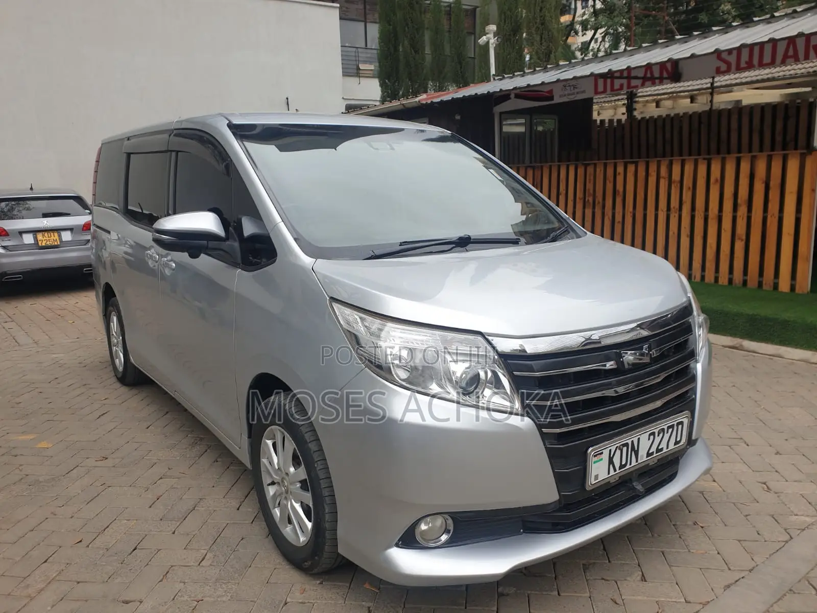 Toyota Noah 2016 Silver