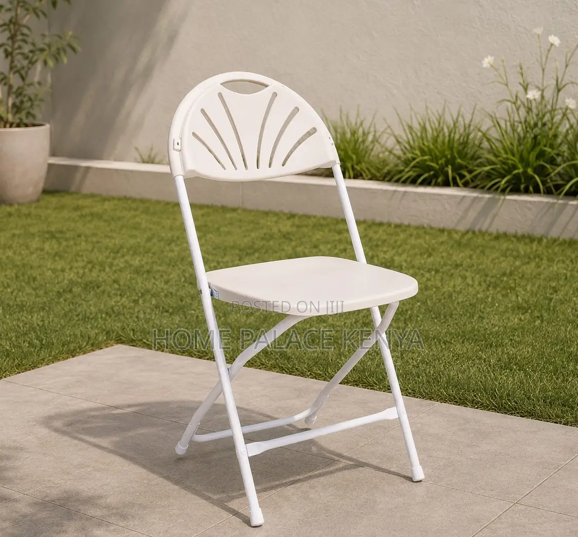 Wedding Chair: Fan Back Foldable Plastic Chair
