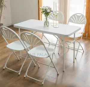 Wedding Chair: Fan Back Foldable Plastic Chair