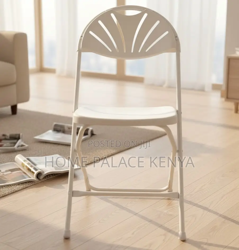 Wedding Chair: Fan Back Foldable Plastic Chair