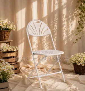 Wedding Chair: Fan Back Foldable Plastic Chair