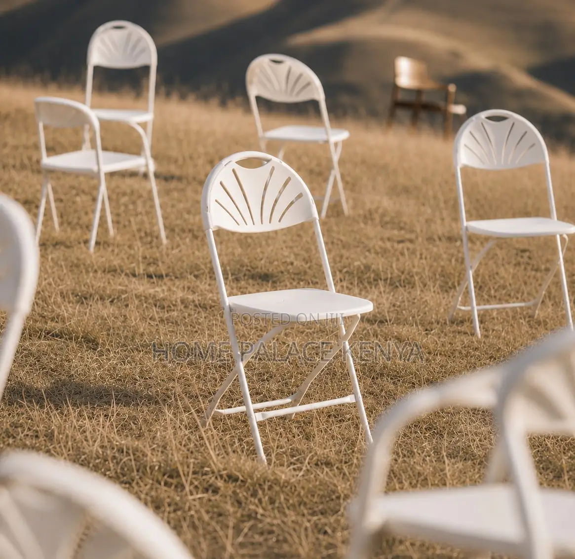Wedding Chair: Fan Back Foldable Plastic Chair