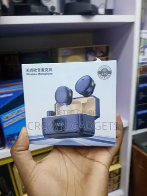 Q8 Wireless Microphone Kit for Vlogging and Live Streaming