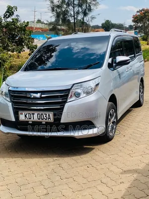 Toyota Noah 2017 Silver