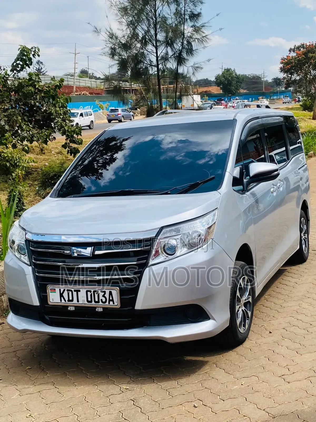 Toyota Noah 2017 Silver