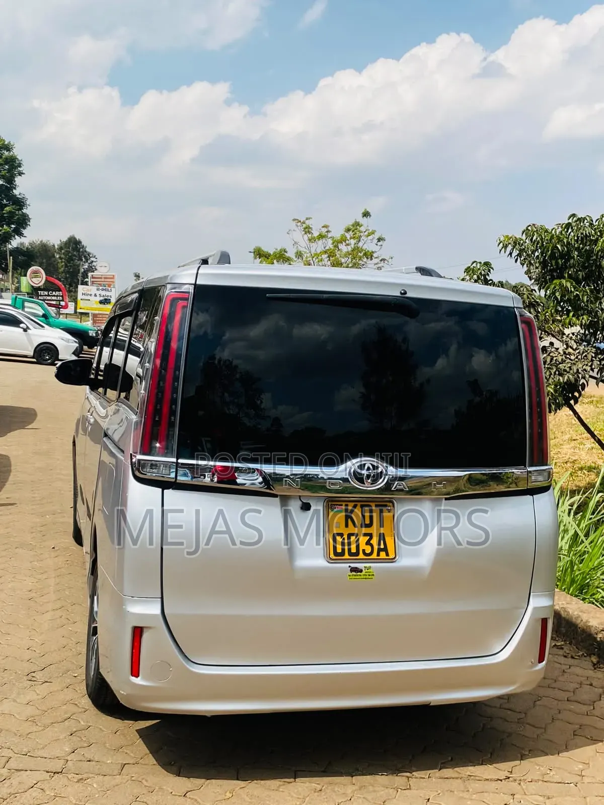 Toyota Noah 2017 Silver