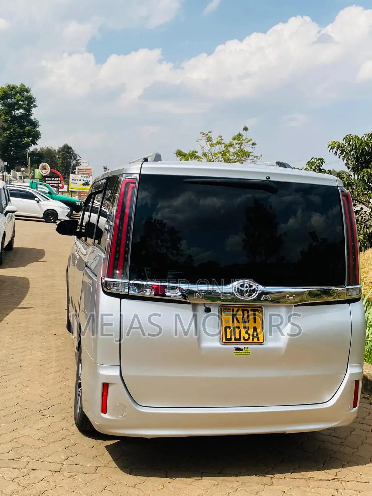 Toyota Noah 2017 Silver