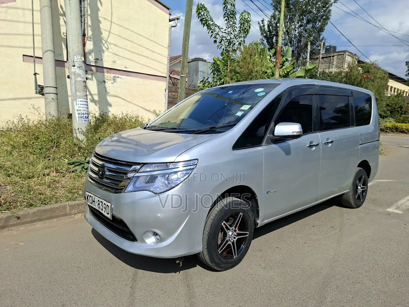 Nissan Serena 2014 Silver