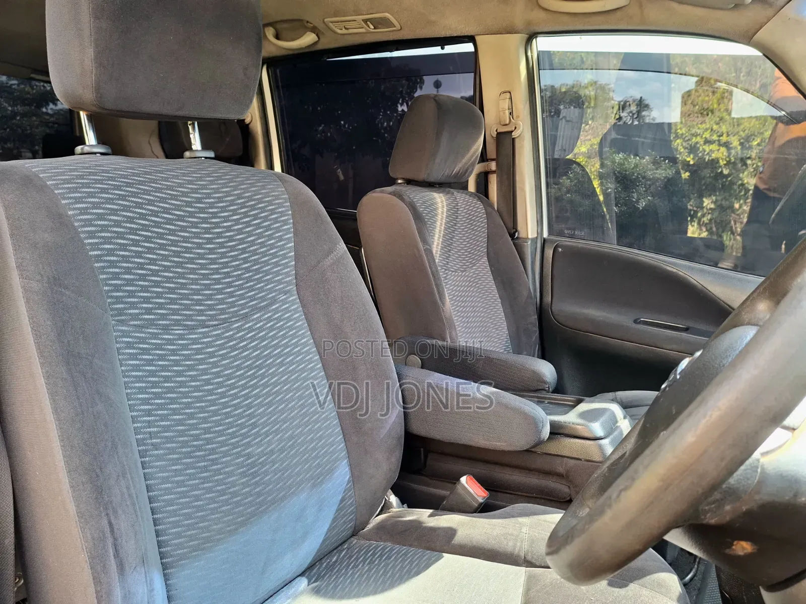 Nissan Serena 2014 Silver