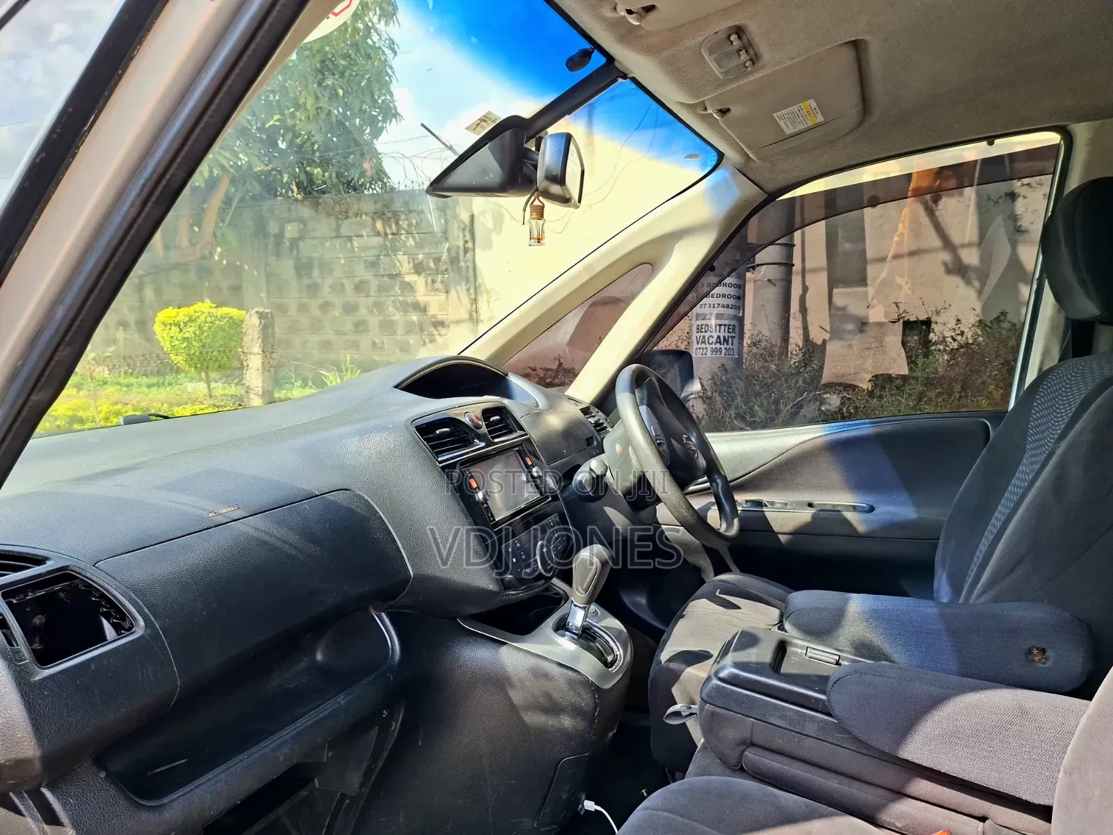 Nissan Serena 2014 Silver