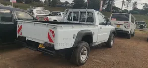 Nissan Hardbody 2017 White