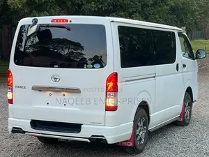 Toyota HiAce 2019 White