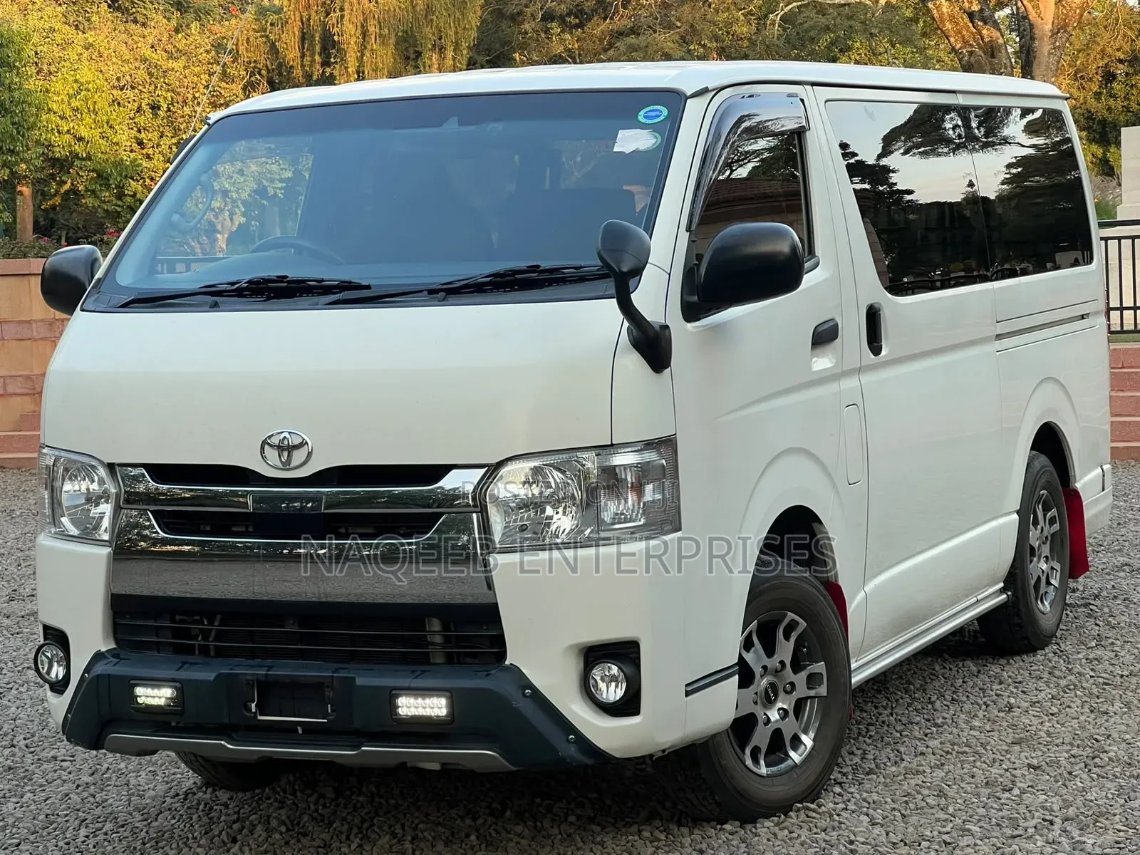 Toyota HiAce 2019 White