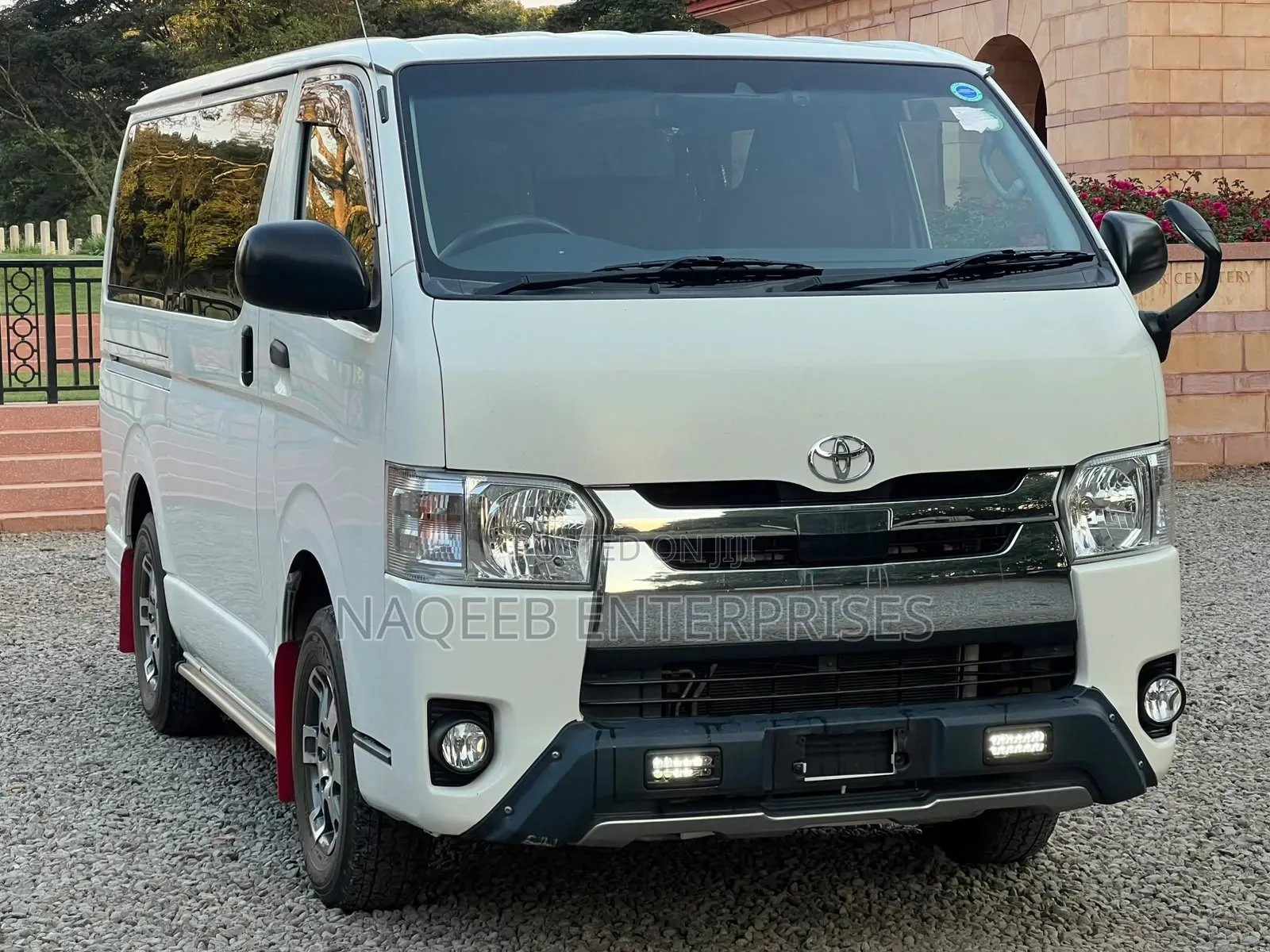 Toyota HiAce 2019 White